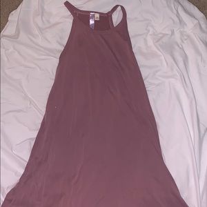 Francesca’s plain mauve dress